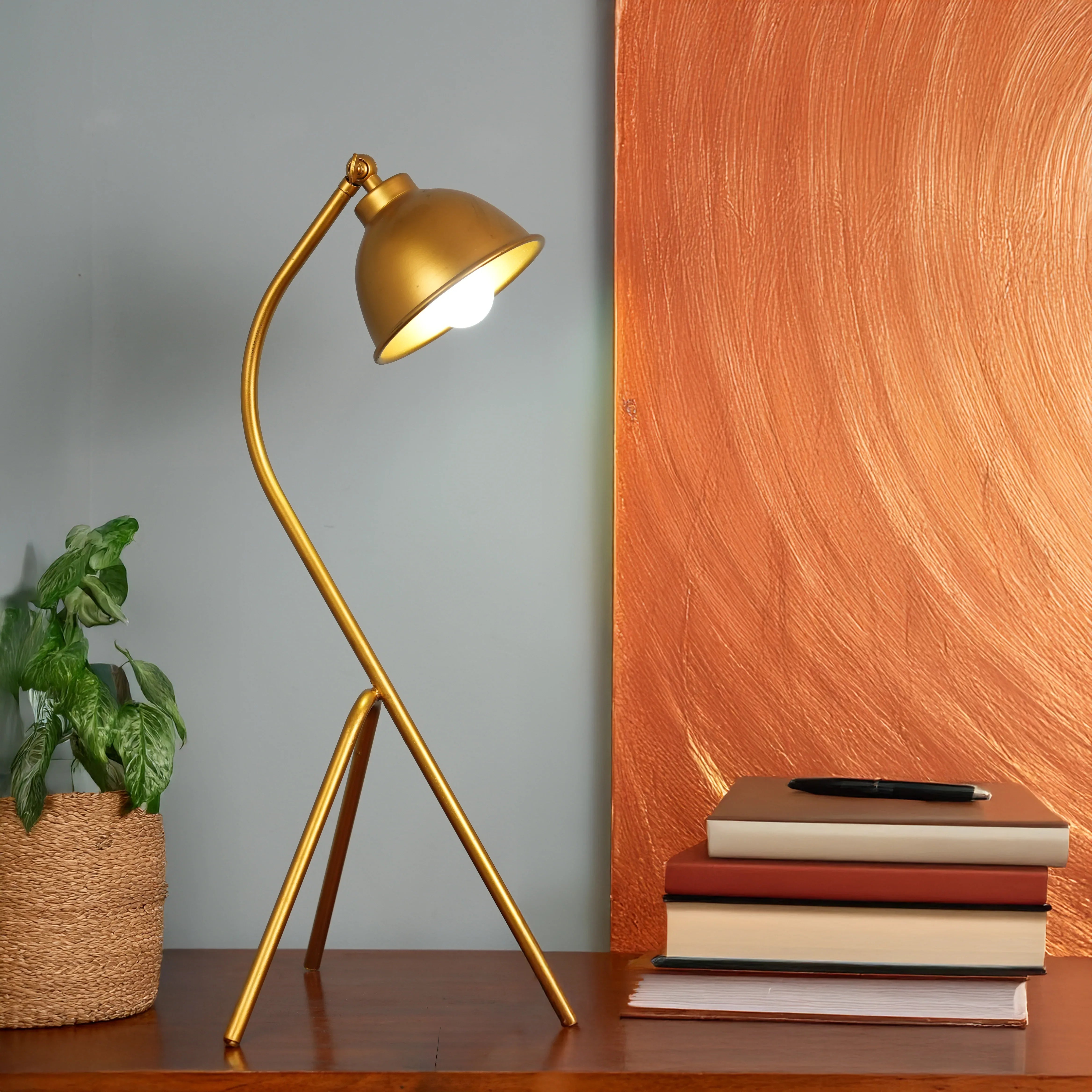 Luxury Metal Tripod Table Lamp