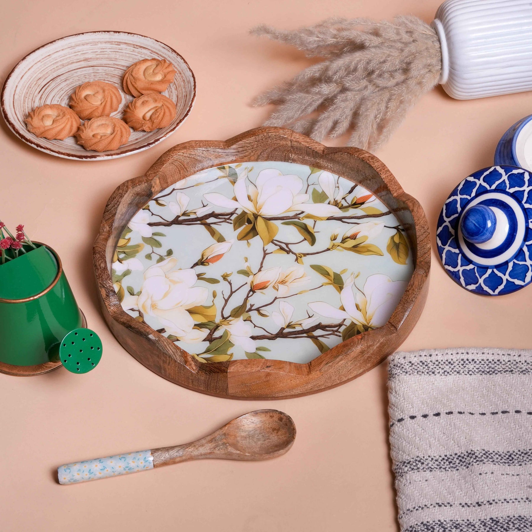Round Mango Wood Serving Tray with White Magnolia Floral Print