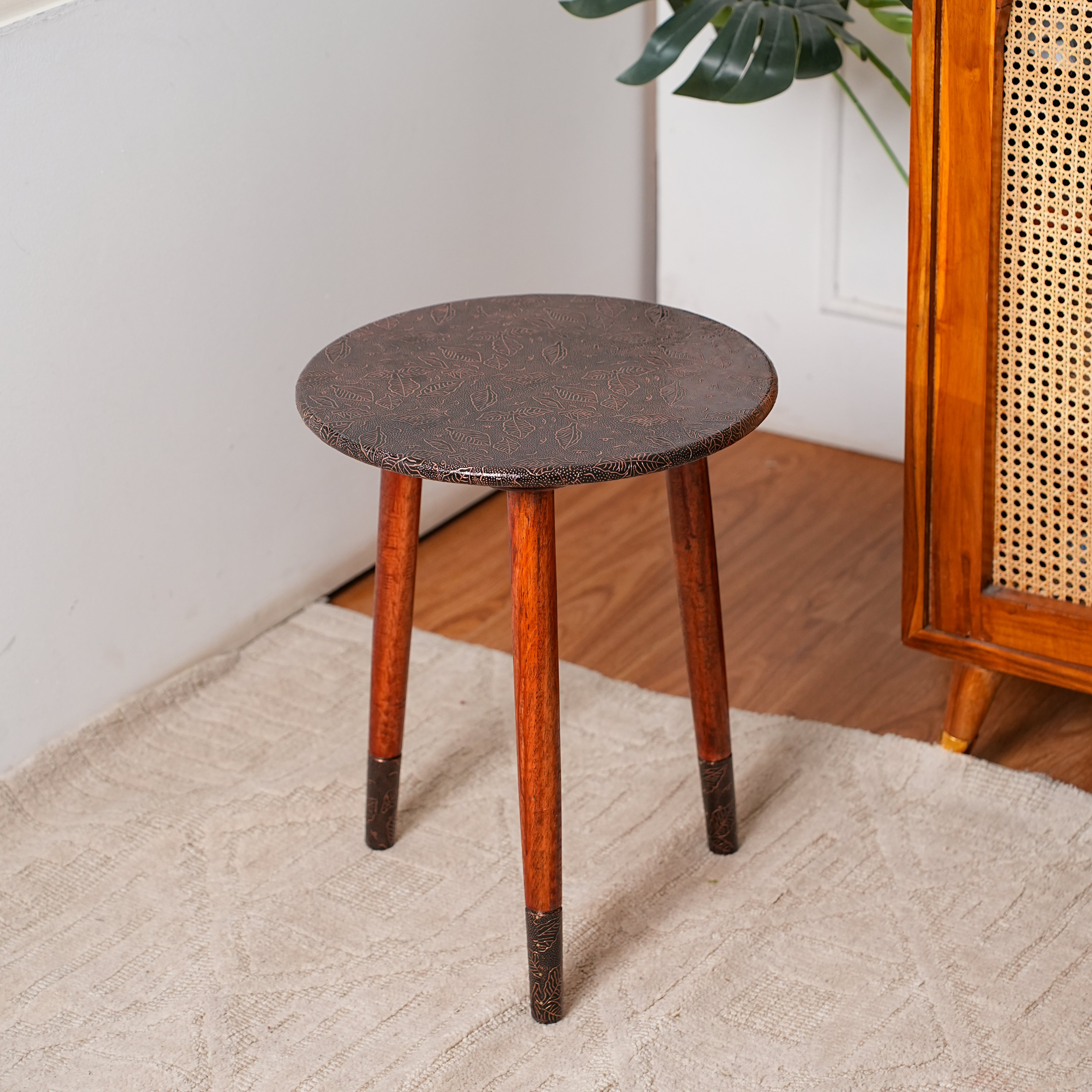 Round Wooden Side Table with Leaf Pattern Copper Tray for Living Room and Bedroom
