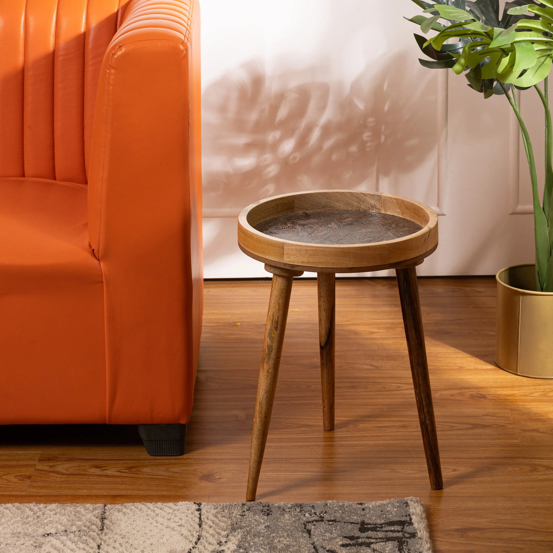 Round Mango Wood Side Table in Rose Gold for Living Room - Bedside Table for Drink & Snacks